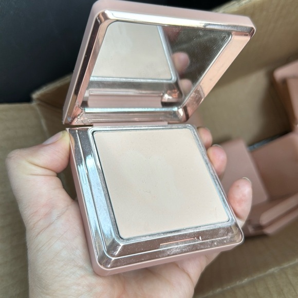 Natasha Denona powder foundation p2 - Picture 1 of 3